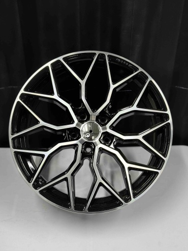 Top Grade Top grade081930 8x18/5x114.3 D67.1 ET35 4 диска черный, серебристый