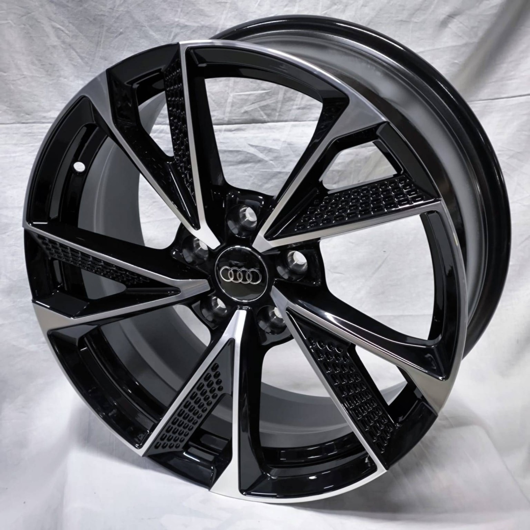 Wheels X02 7.5x17/5x112 D66.5 ET35 4 диска черный, серебристый