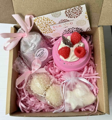 Bath_cosmetics_kz Набор бомбочка Сфера с малинками розовая бомбочка 500 г