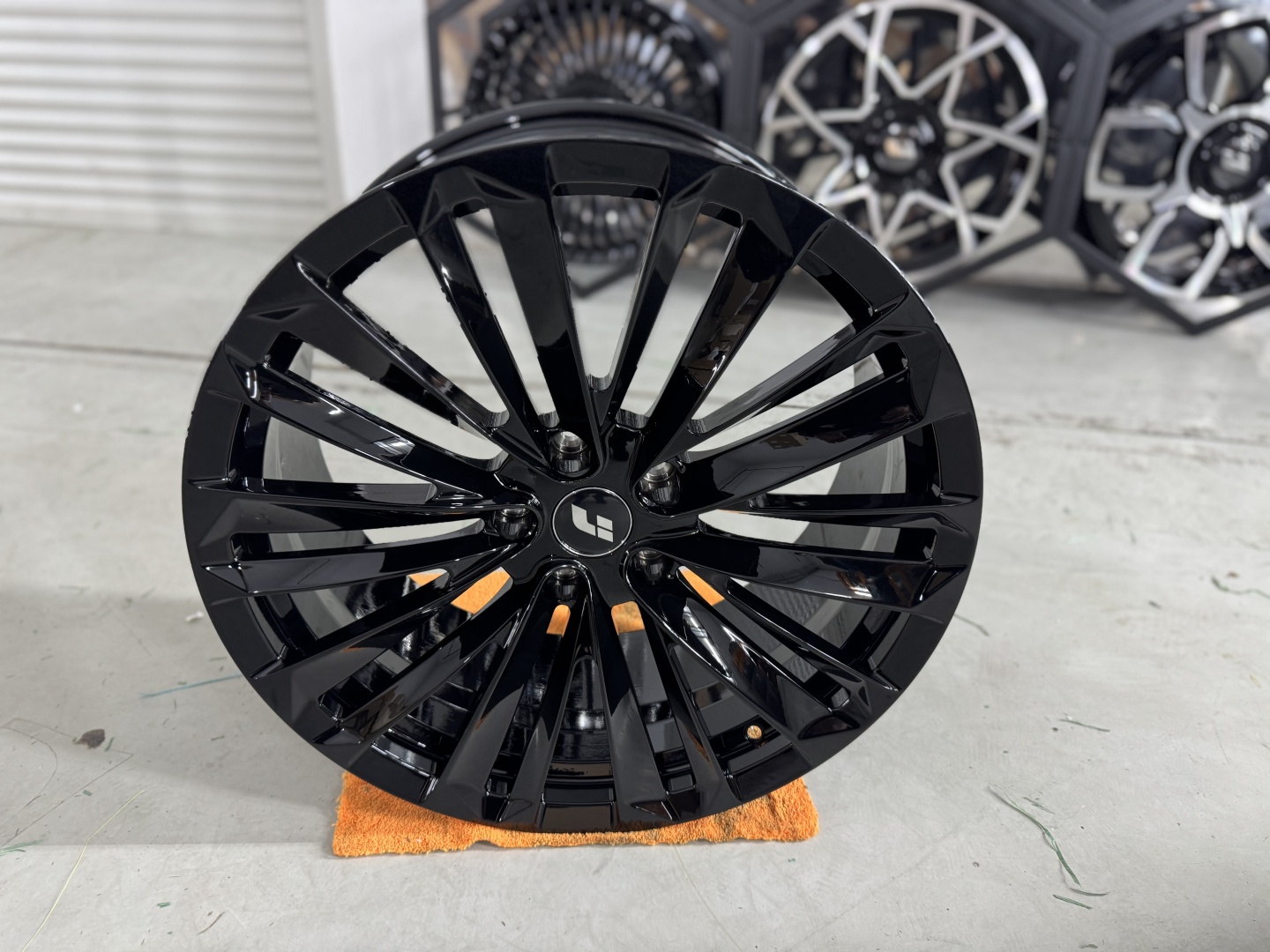 Li l7,l9 9x21/5x120 D62.5 ET38 4 диска черный