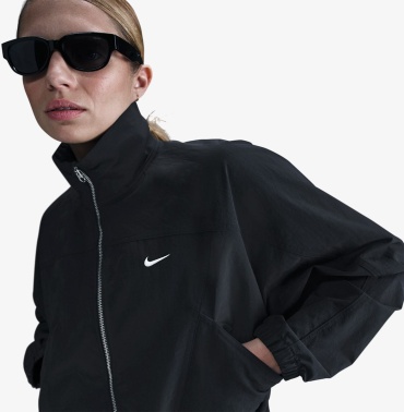 Демисезонная куртка Nike черный, белый