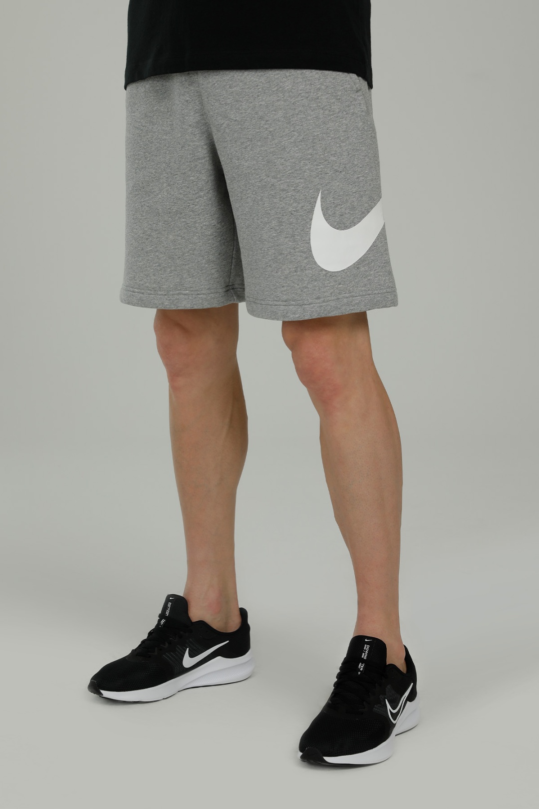 Спортивные шорты Nike серый