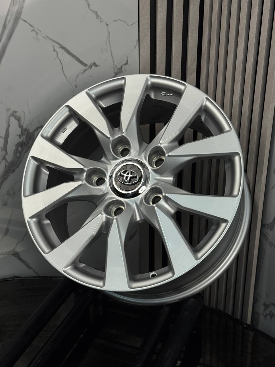 Top Grade Toyota H709F 8x18/5x150 D56 ET110.1 4 диска серебристый