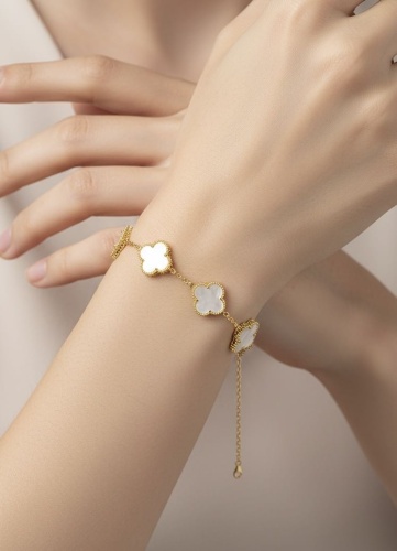 Iz brand 494853560 длина 19 см, вес 8.11 г серебро, плетение якорное