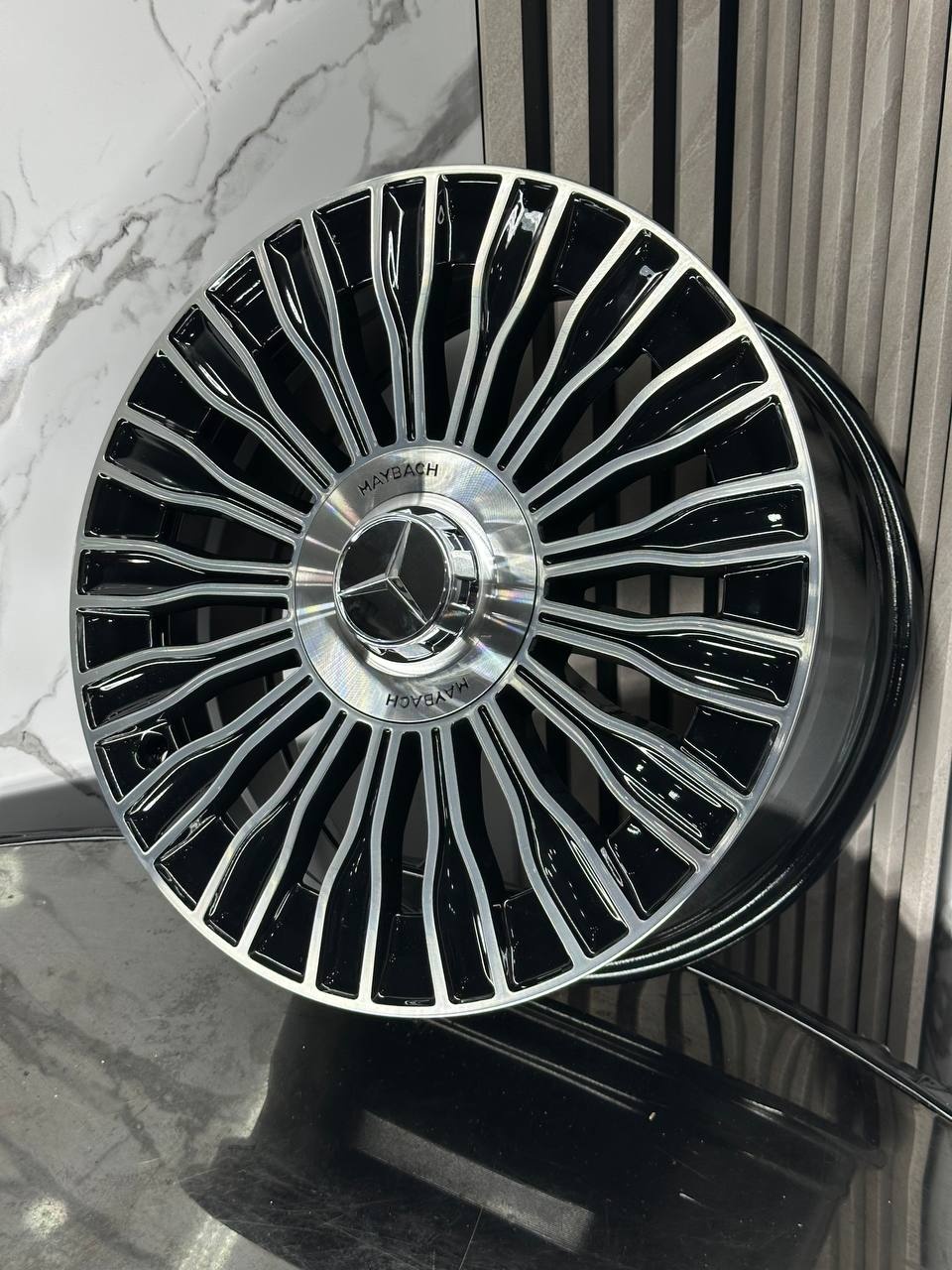 Top Grade Maybach FBX003 8x18/5x112 D66.5 ET35 4 диска черный, серебристый