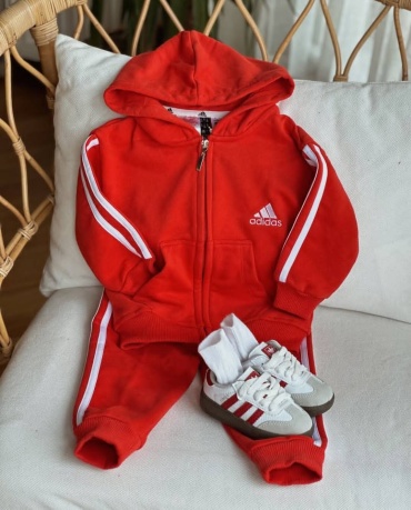Спортивный костюм красный