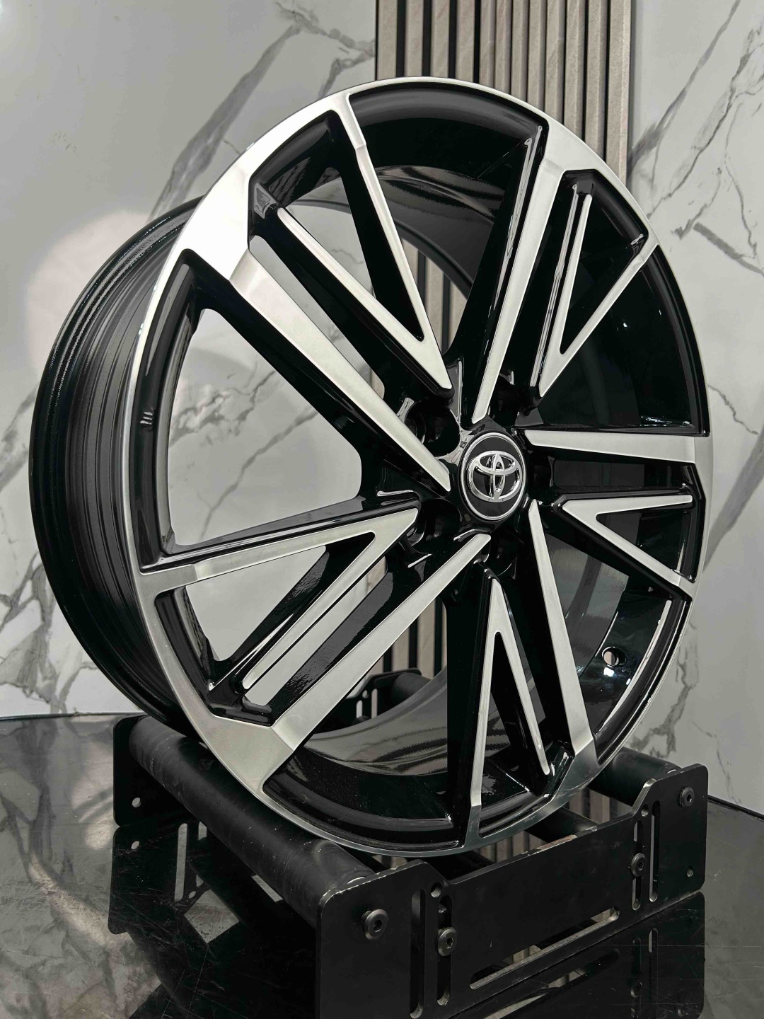 Top Grade EXPFBX255 8x19/5x114.3 D60.1 ET50 4 диска серебристый, черный