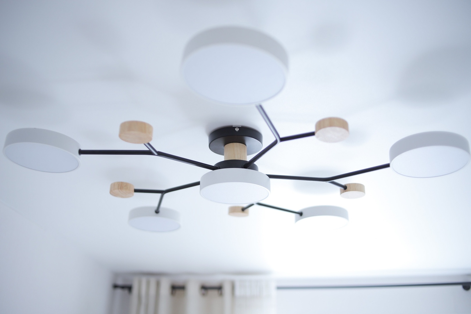 Люстра потолочная LED, кол-во ламп: 6 шт