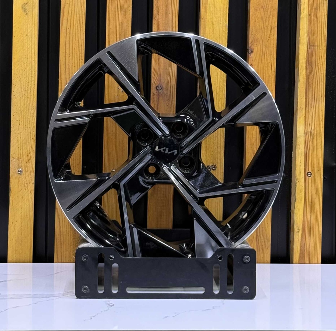 AvtoStyle 40153 6.5x17/4x100 D54.1 ET35 4 диска черный, серебристый