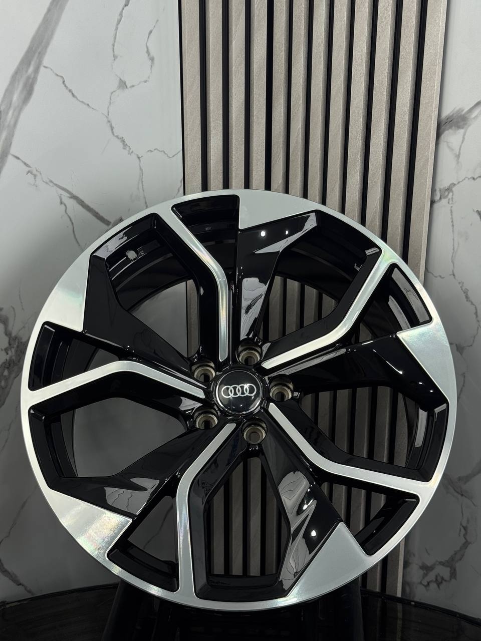 Audi H3059F 9x20/5x112 D66.45 ET30 4 диска черный, серебристый