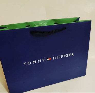 Подарочный пакет Tommy Hilfiger 1 шт картон 30х22 см