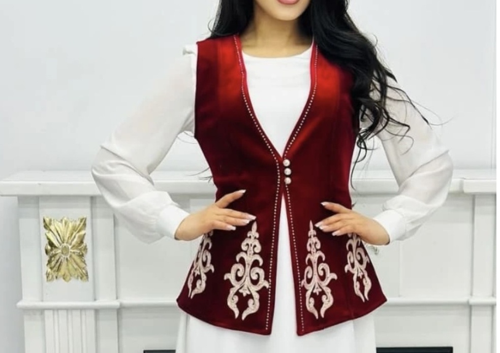 Национальный костюм красный