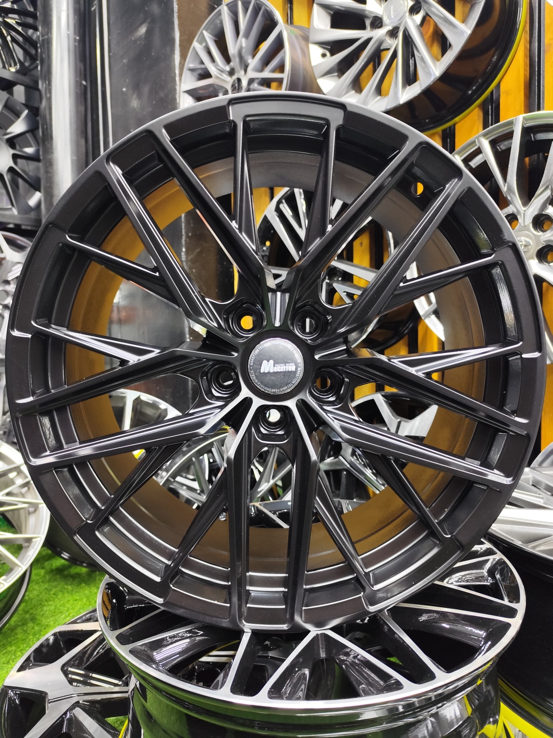 MODEI CHX8033 MATT BLACK 8.5x19/5x114.3 D67.1 ET35 4 диска черный