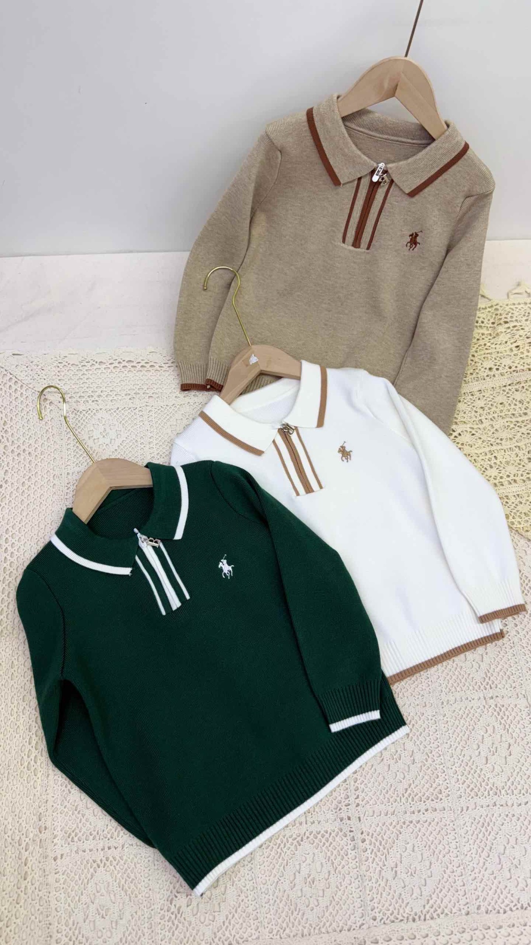 Свитер белый