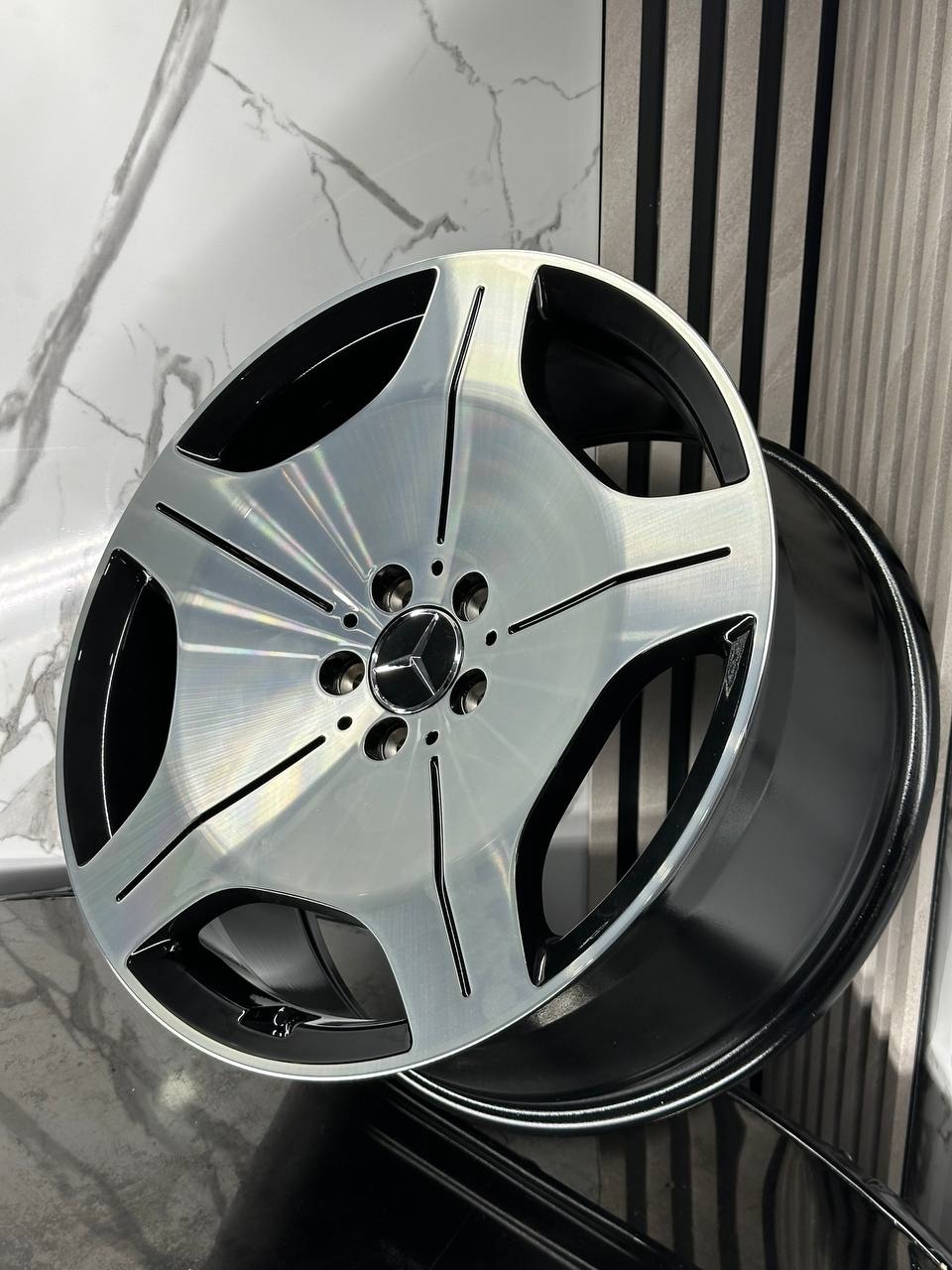 Top Grade Mercedes Benz 035-7 7.5x17/5x112 D66.5 ET35 4 диска серебристый, черный