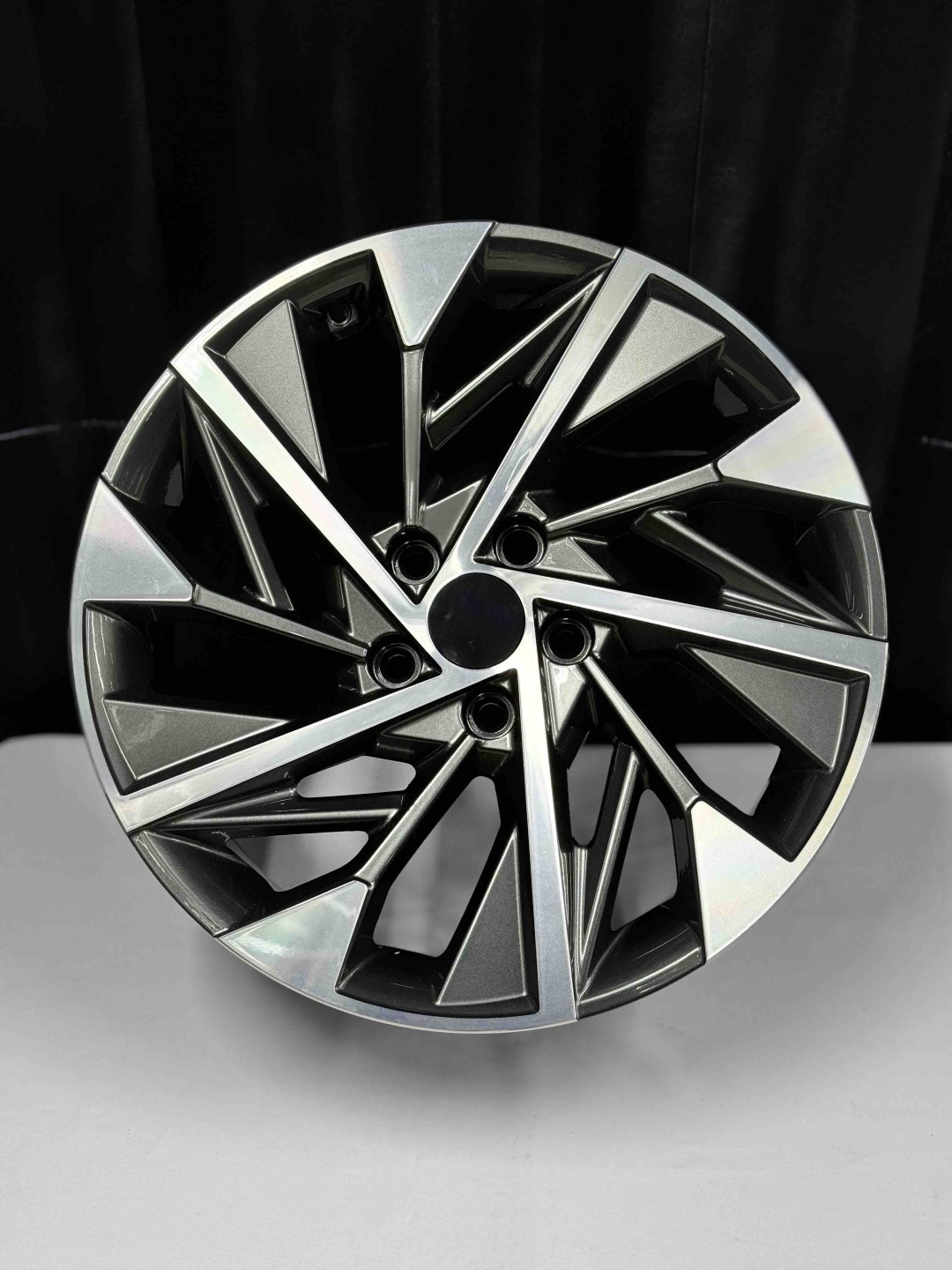 Top Grade Diski0031 8x18/5x114.3 D67.1 ET45 4 диска серебристый, графит