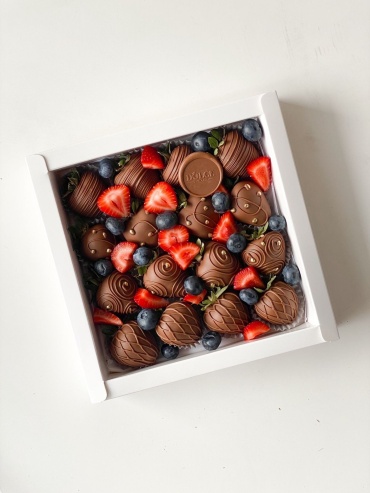 Dolce Sweets Клубничный бокс "Rosewood" 17*17*4