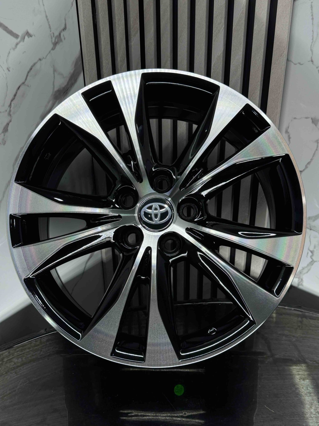 Toyota jt8016fff 7.5x18/5x114.3 D60.1 ET45 4 диска черный, серебристый
