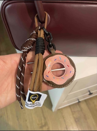 Подвеска для сумок BAG VOYAGE Пончик 3-77 универсальная розовый, коричневый