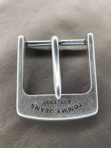 Пряжка MVL.kz 1009