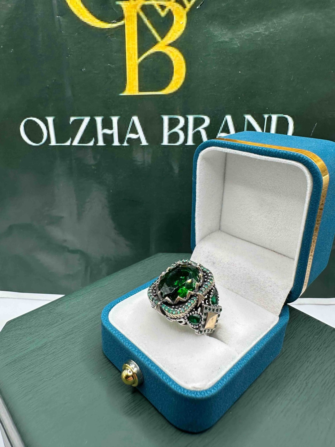 OLZHA BRAND Bax размер 21 вес 14.5 г серебро, изумруд