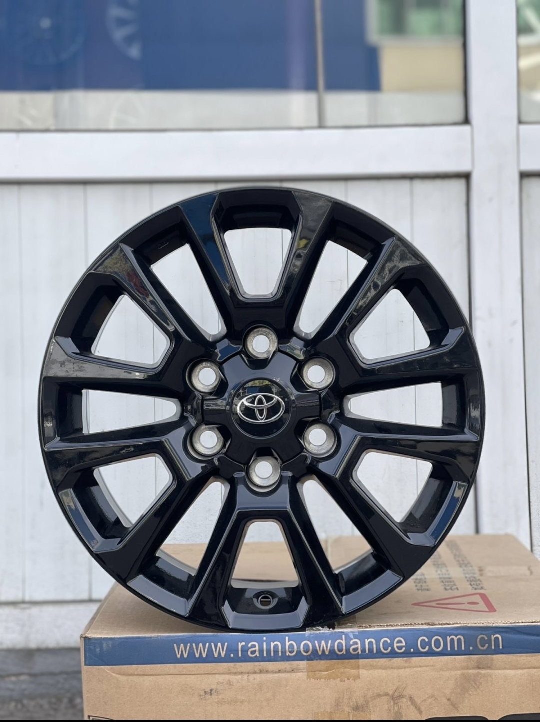 RNO 5881 7.5x17/6x139.7 D106.1 ET25 4 диска черный
