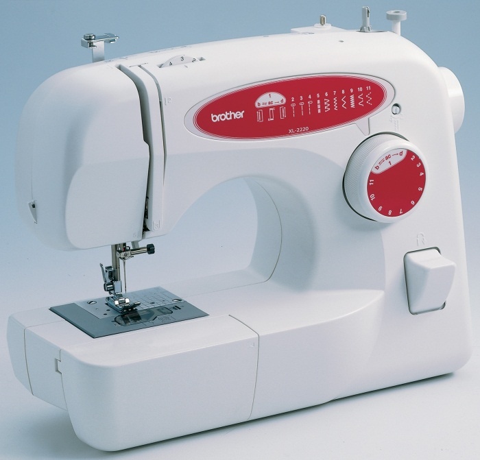 Швейная машина Brother XL-2220 белый