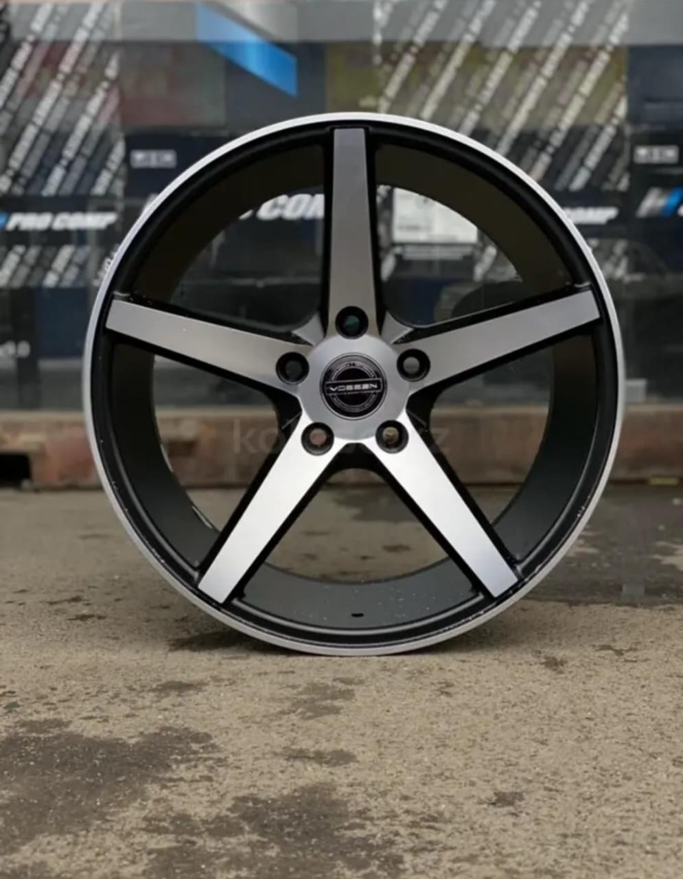 Rainbow VOSSEN 7x16/5x114.3 D73.1 ET38 4 диска черный, серебристый