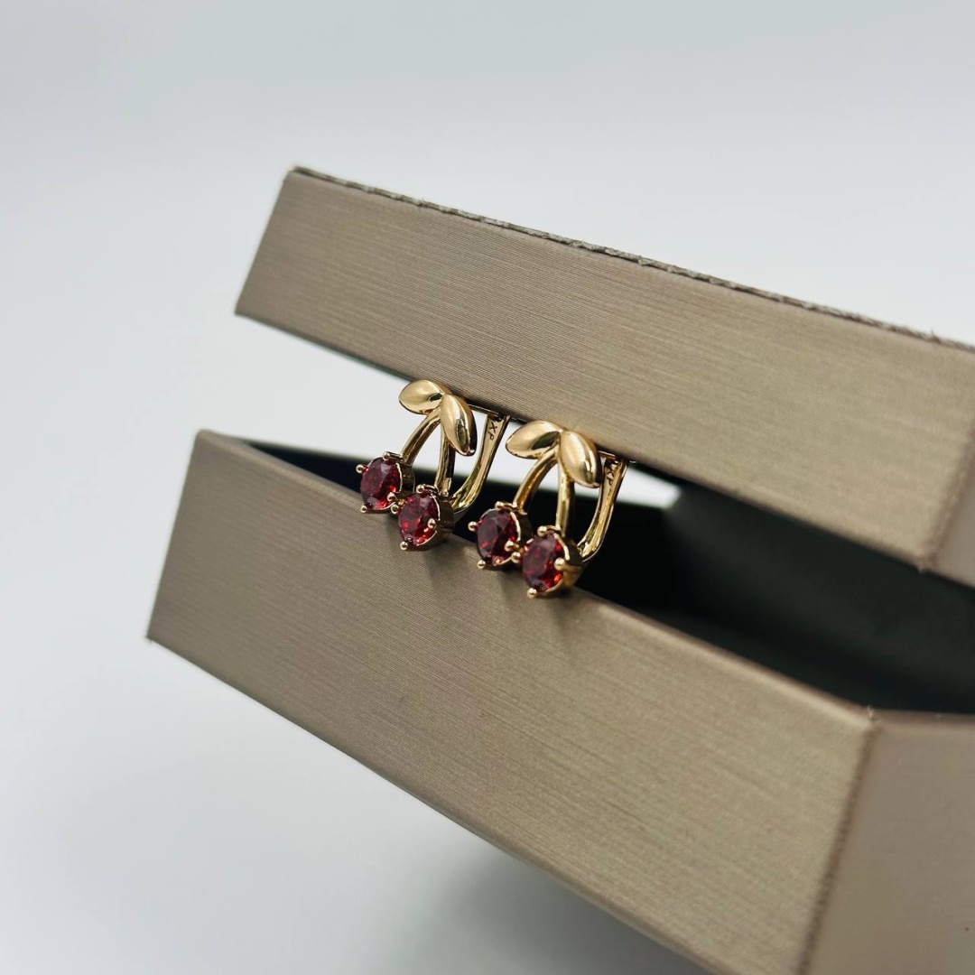 Серьги Xuping Jewelry нержавеющая сталь, медицинское золото, гранат