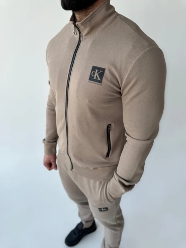 Спортивный костюм бежевый