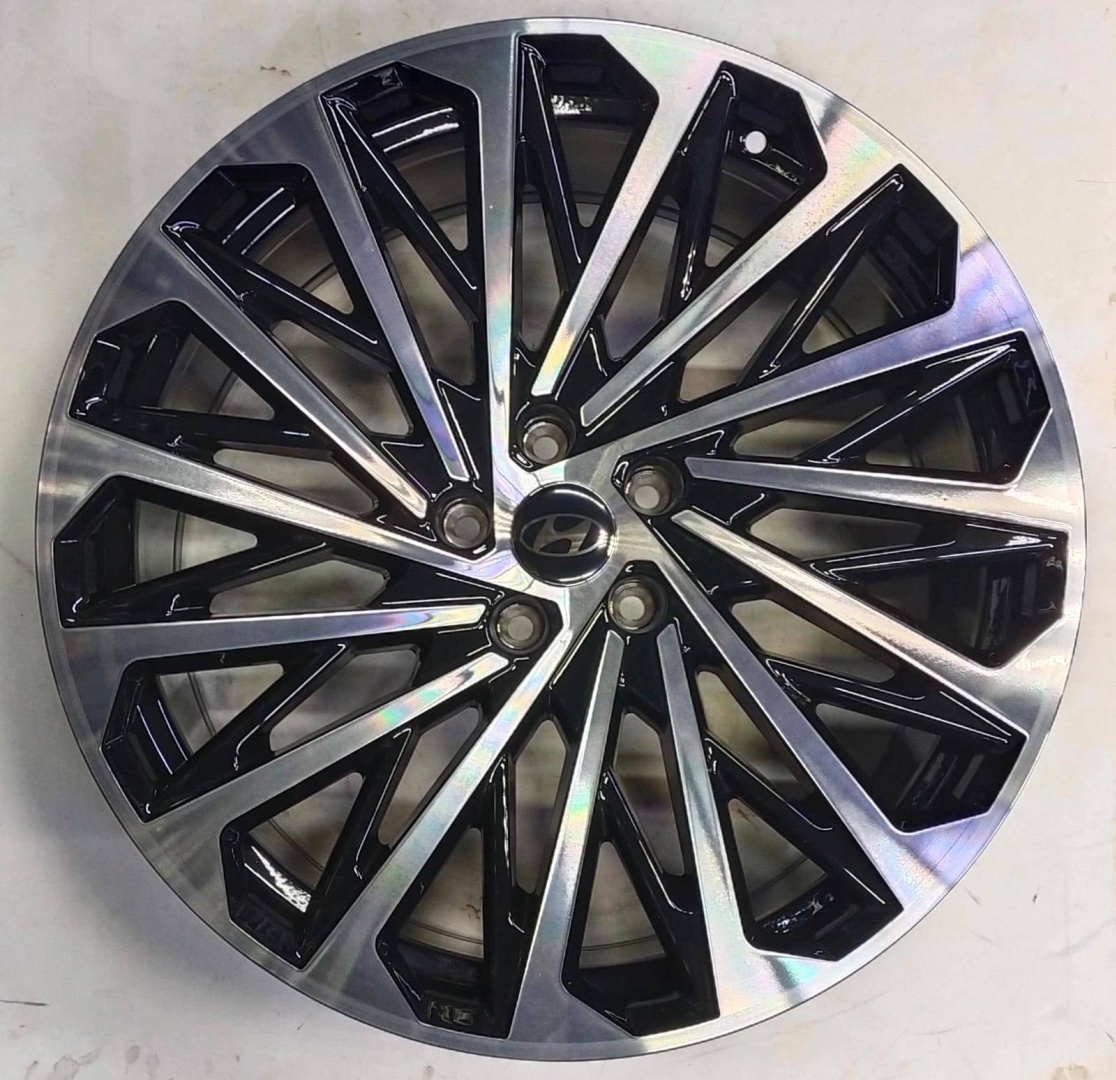 Hyundai Hyundai 1505-21 8.5x21/5x114.3 D67.1 ET48 4 диска черный, серебристый