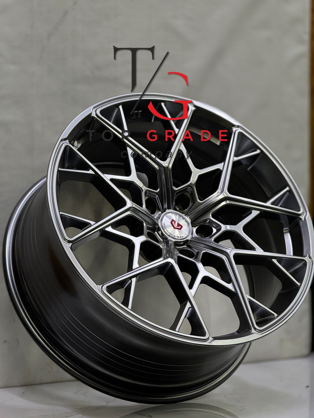 Top Grade Воссен 0012 8.5x20/5x108 D73.1 ET35 4 диска графит