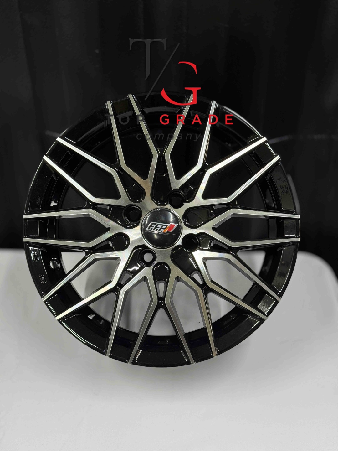 Top Grade Top grade0051 7.5x15/4x100 D67.1 ET35 4 диска черный, серебристый