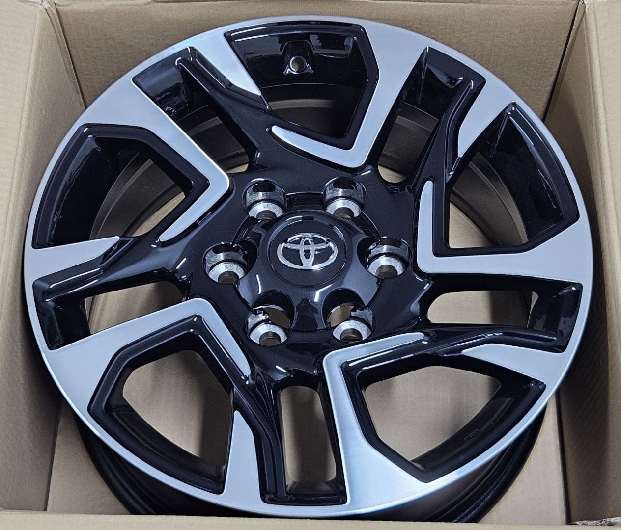 Fonyee SM H957F 7.5x17/6x139.7 D106.1 ET25 4 диска черный