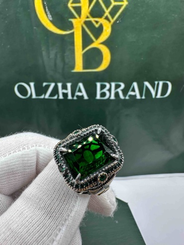 OLZHA BRAND Bax размер 20 вес 15.7 г серебро, изумруд