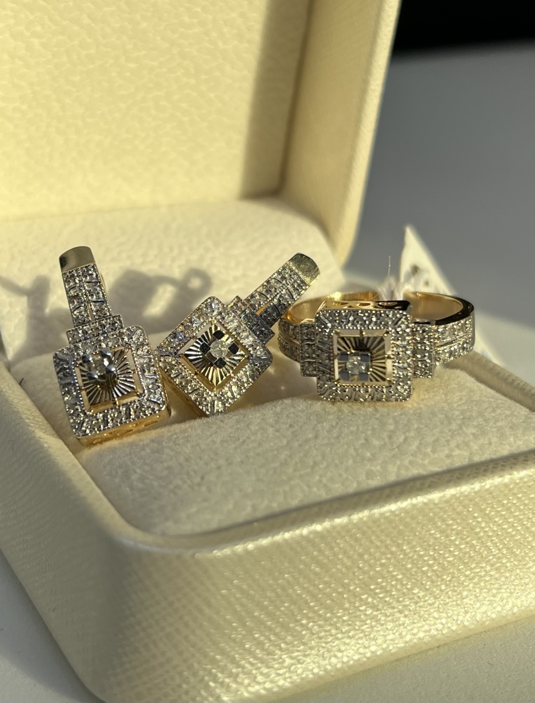 Diamond Exclusive 7777 вес 7 г золото, бриллиант