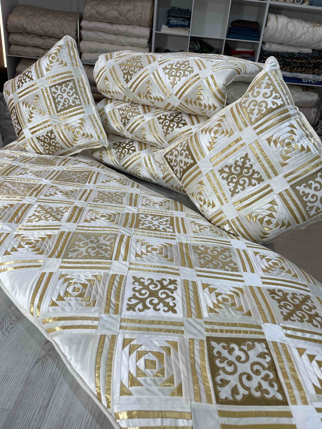 Samruk körpe комплект корпе с подушками 230x80 см, вата, золотистый, айвори