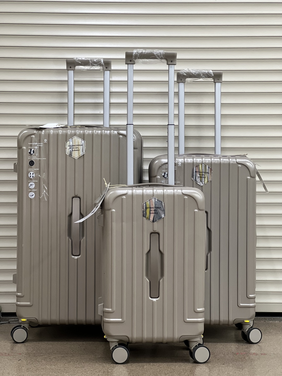 Комплект чемоданов Longstar pc-001 поликарбонат 220 л бежевый