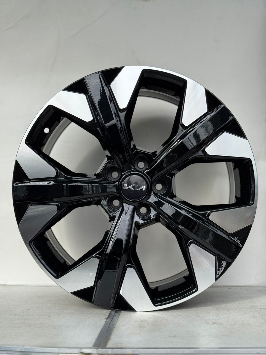 FFP 1167 7.5x19/5x114.3 D67.1 ET45 4 диска черный, серебристый