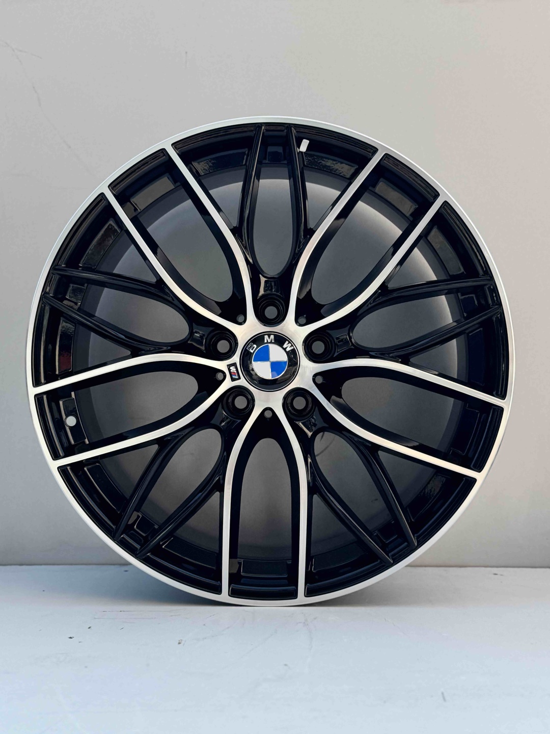 Top Grade bmw jt125 8.5/9.5x20/5x120 D72.6 ET38.42 4 диска черный, серебристый