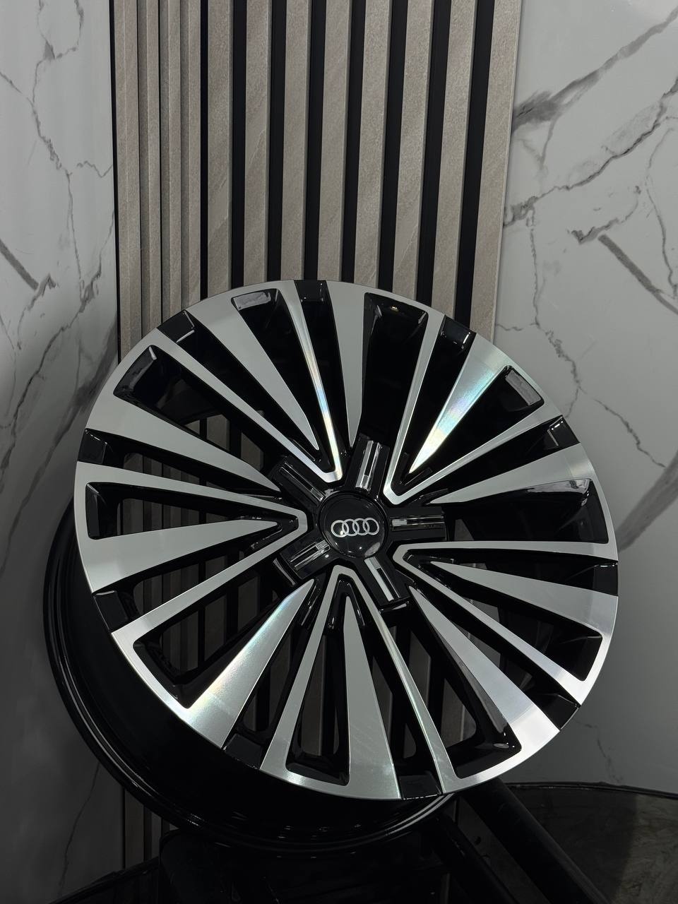 Top Grade Audi H663F 8x18/5x112 D57.1 ET44 4 диска черный, серебристый