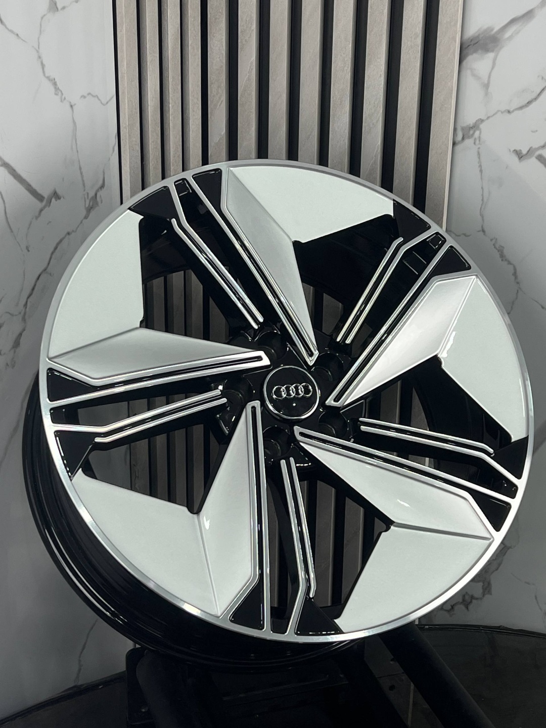Audi fbx334 top grade 8.5x19/5x112 D66.56 ET35 4 диска серебристый, черный