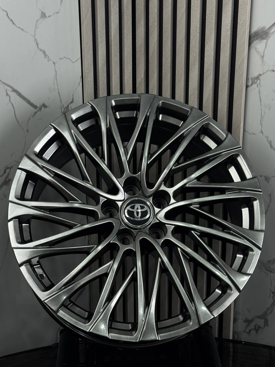Top Grade TOYOTA T/G FBX048-9 8.5x19/5x114.3 D60.1 ET35 4 диска графит