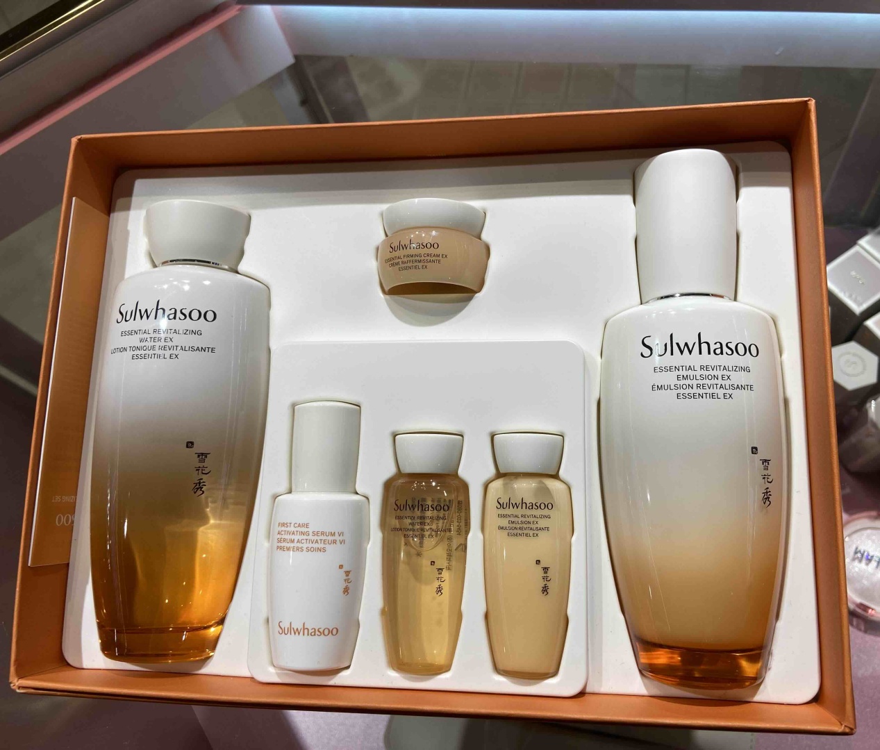Sulwhasoo Essential Revitalizing набор по уходу за лицом для женщин