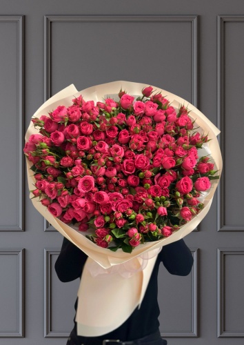Rilak Floral моно-букет в оформлении кустовая роза 25 шт 60 см