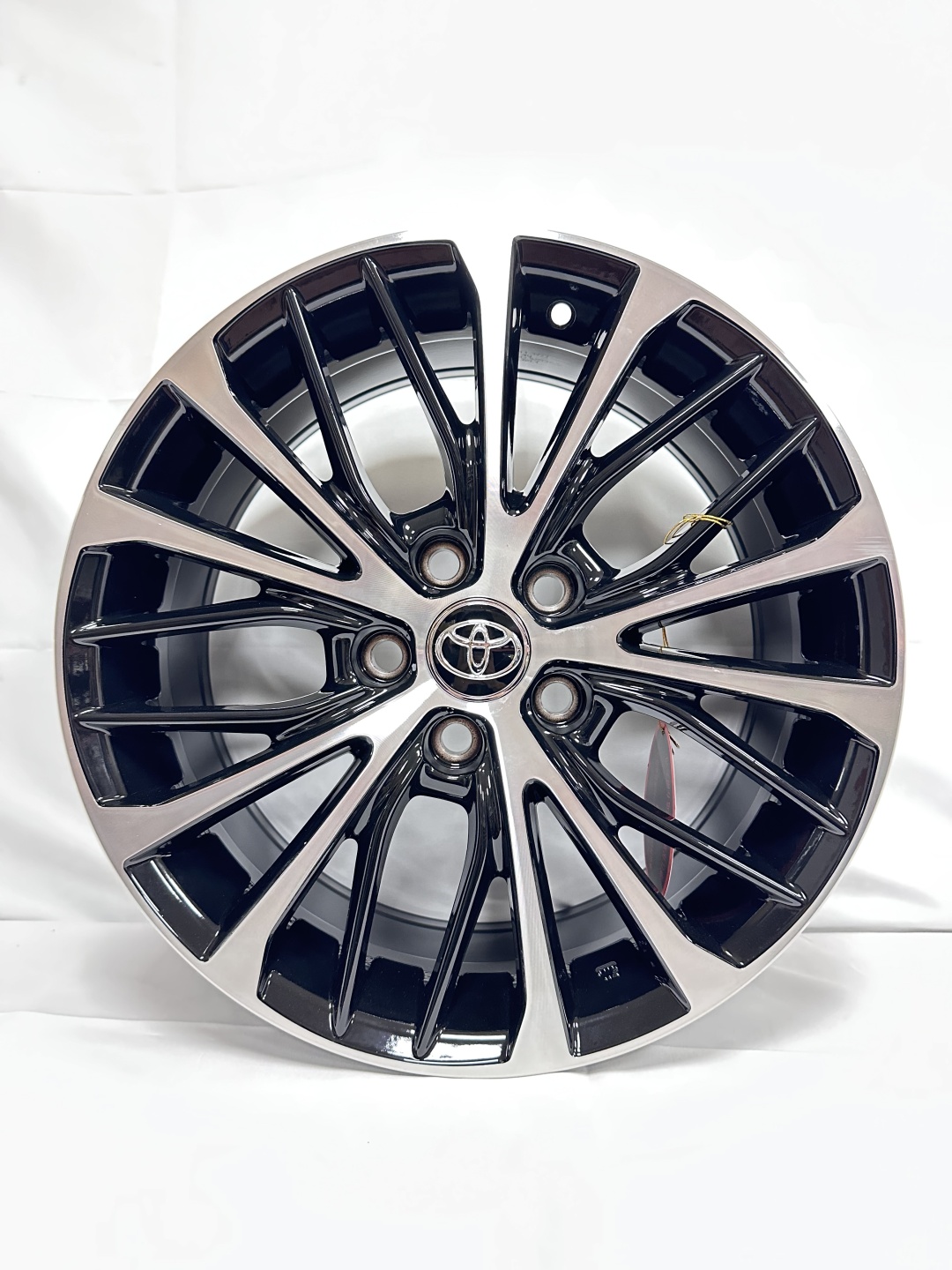 Toyota 7.5x17/5x114.3 D60.1 ET40 4 диска серебристый, черный