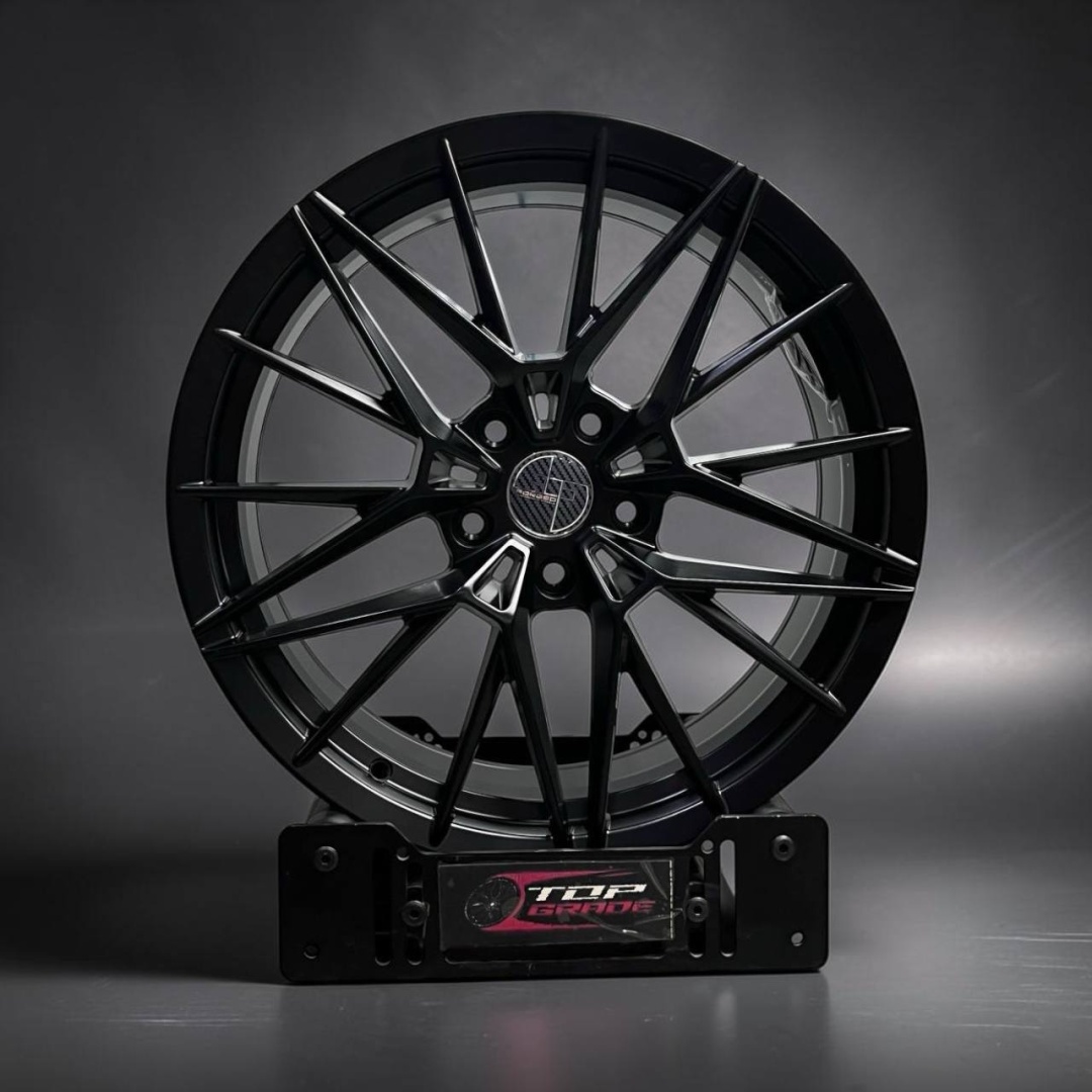 Top Grade AXM 1092 8x18/5x114.3 D67.1 ET35 4 диска черный