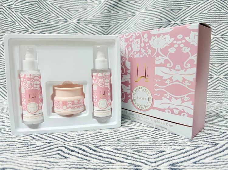 HGZRLY Desert Flower Hydration Triple In One набор по уходу за лицом для женщин