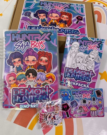 Книжка-игрушка Бокс: K-pop Demon Hunters: Huntrix vs Saja boys