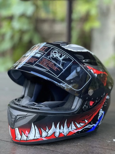 QIKE Venom Demon черный, черный глянцевый, красный L